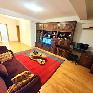 Centru Unirii Luxury Vip Apartment: Spacious 2-room With Heated Parking Bucharest