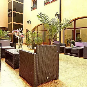 Hotel Trianon, Boekarest