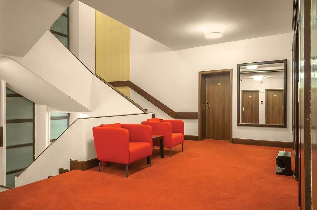 Capitol Hotel Бухарест 4*,