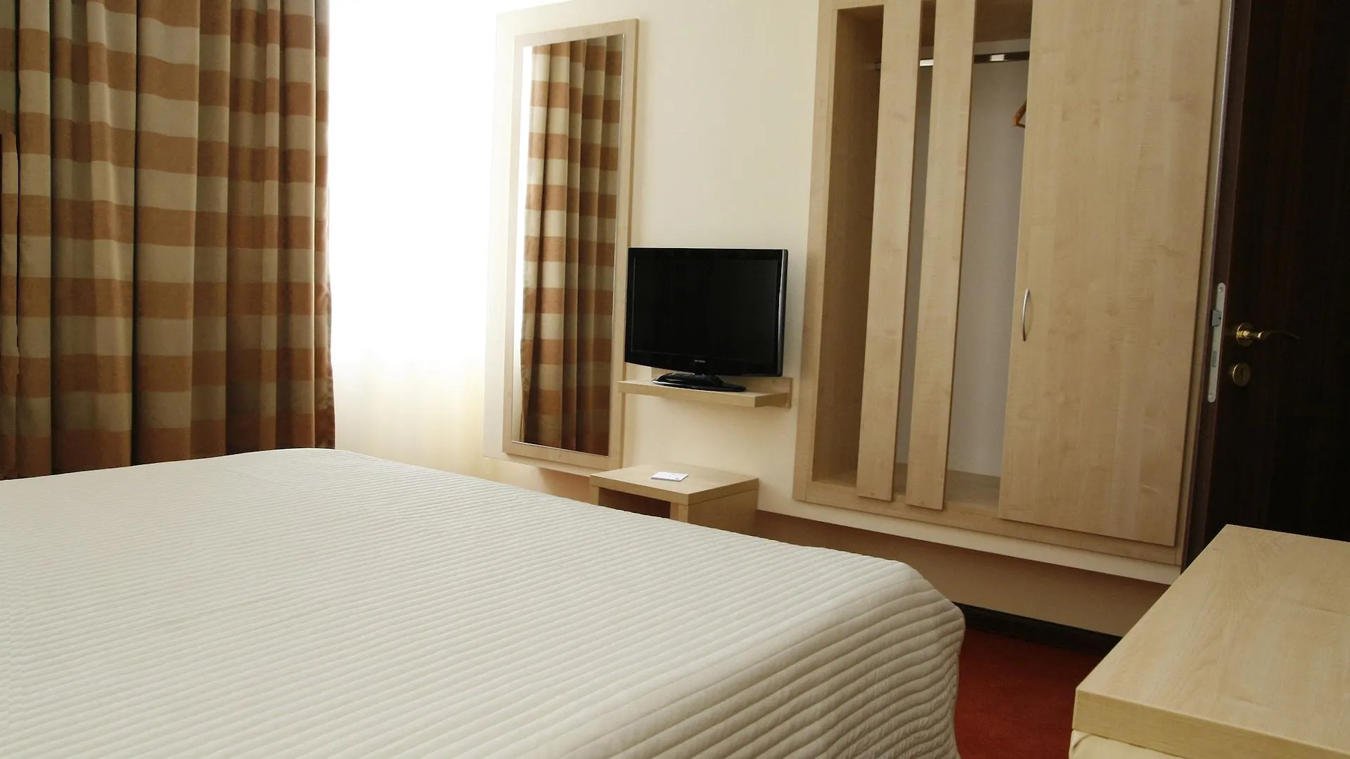Capitol Hotel Бухарест