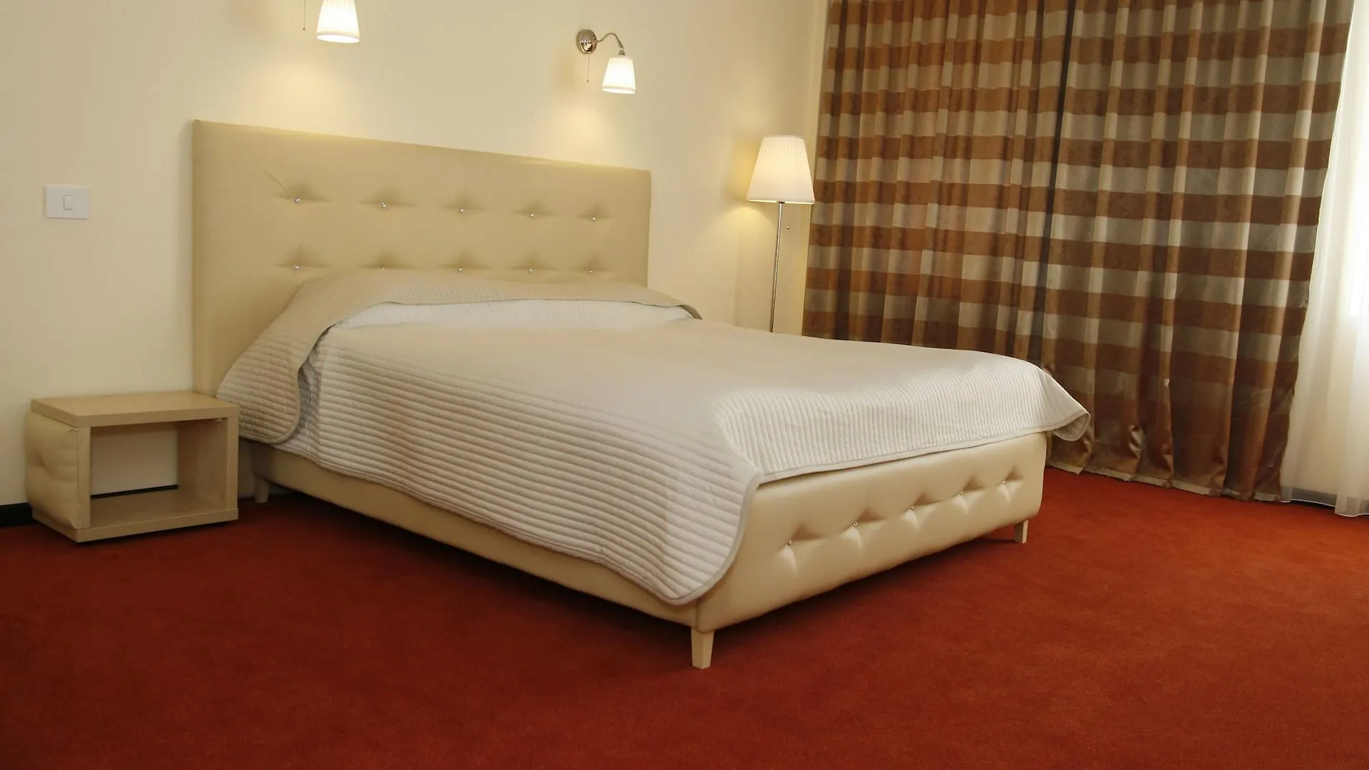 Capitol Hotel Бухарест 4*,  Румыния