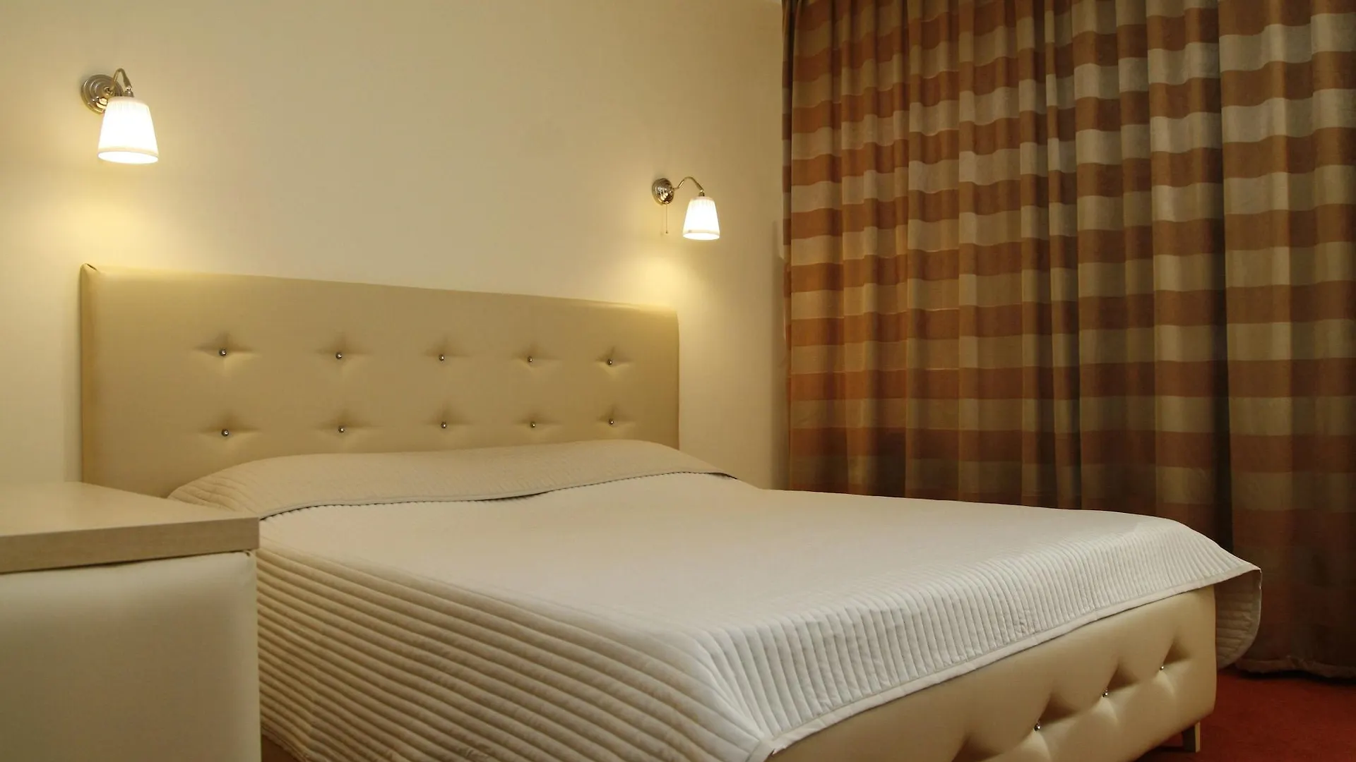 Capitol Hotel Бухарест