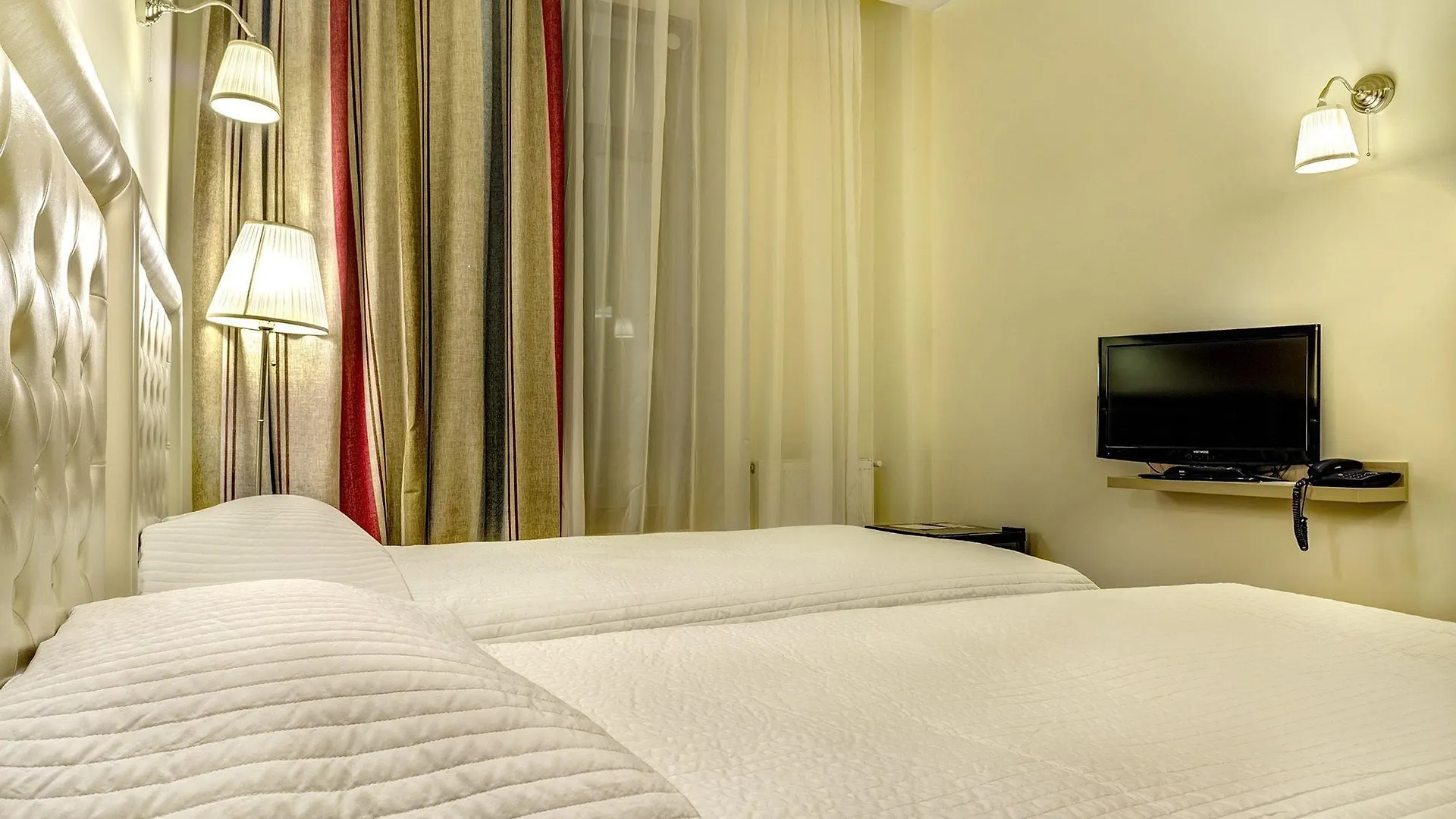 Capitol Hotel Бухарест
