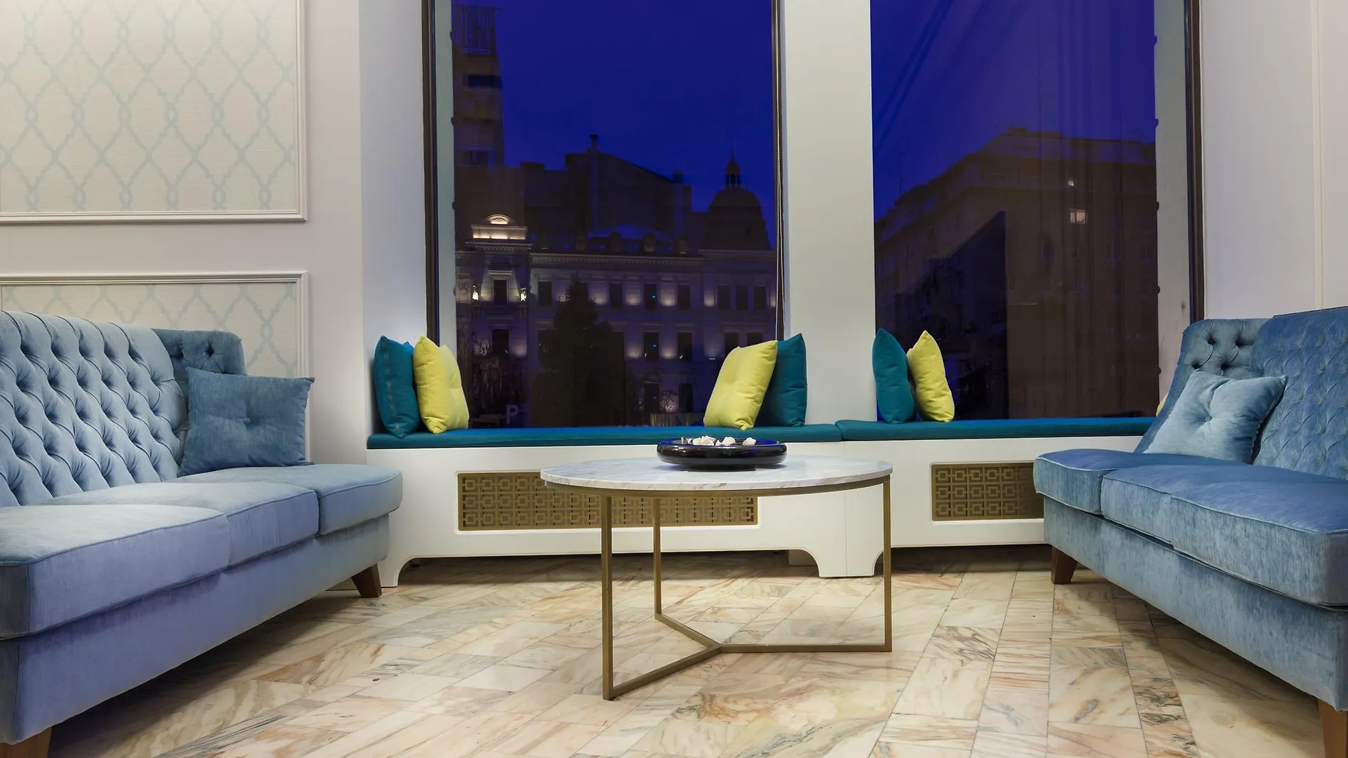 Capitol Hotel Бухарест 4*,