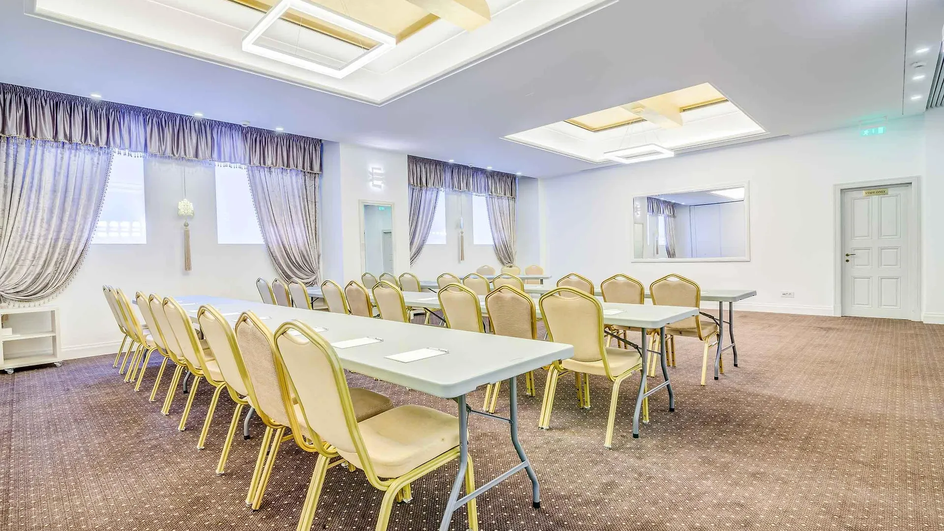 Capitol Hotel Бухарест