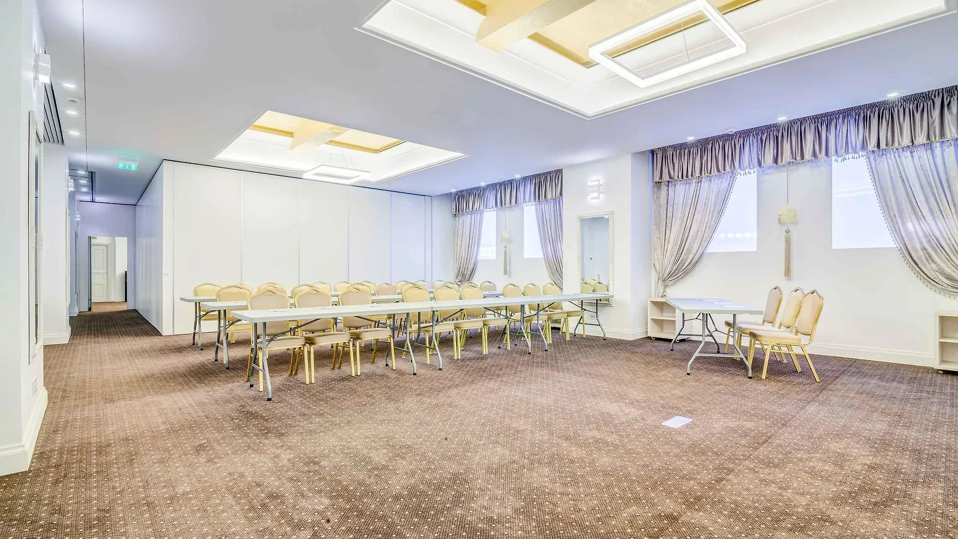Capitol Hotel Бухарест 4*,  Румыния