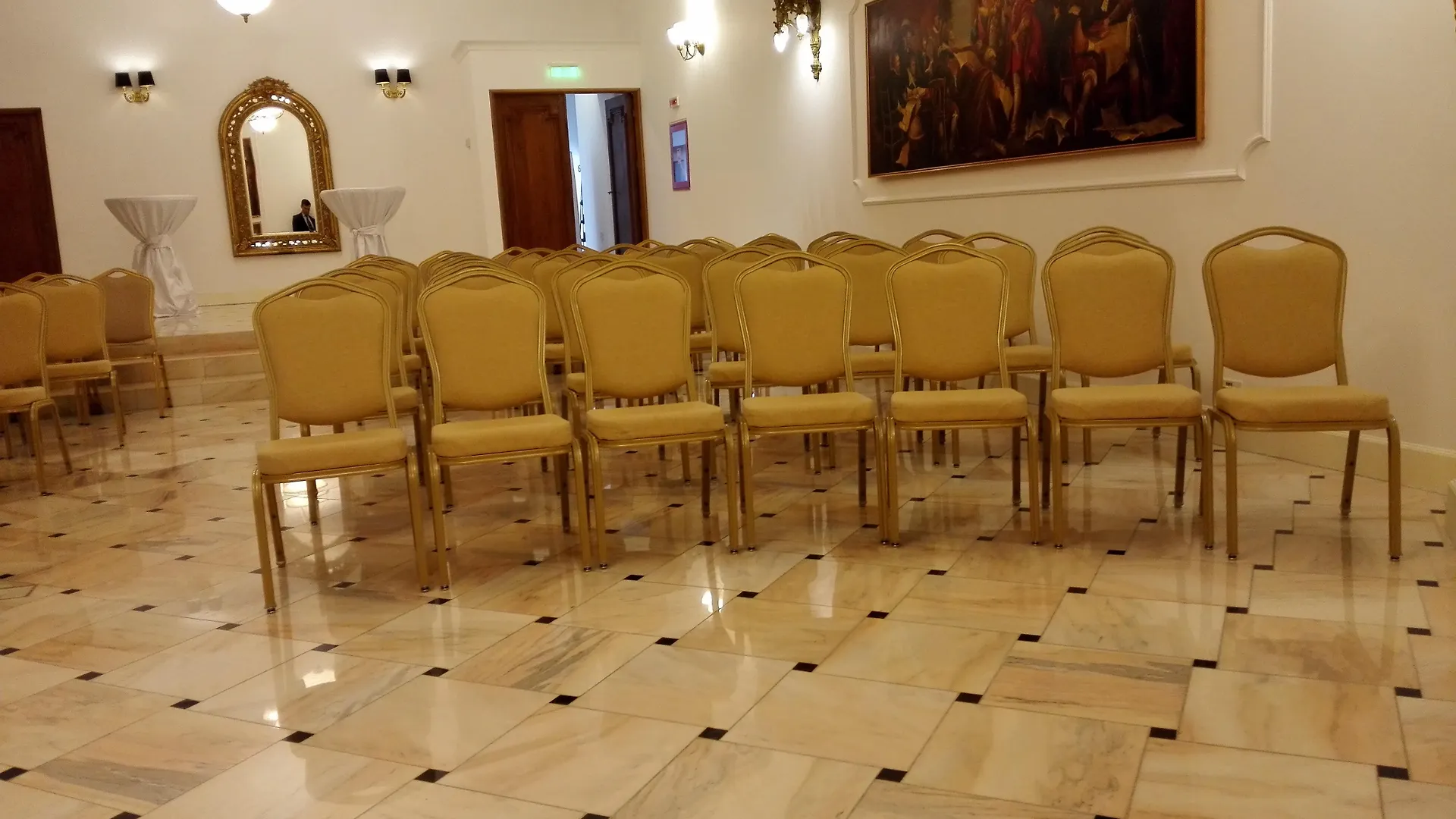 Capitol Hotel Бухарест 4*,