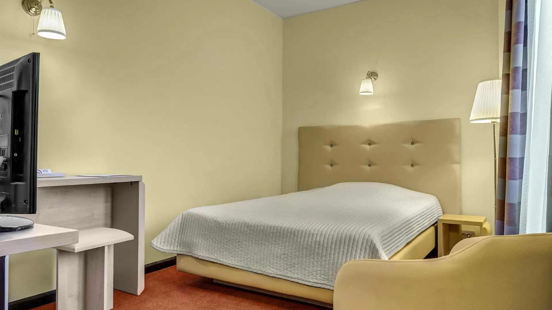 Capitol Hotel Бухарест