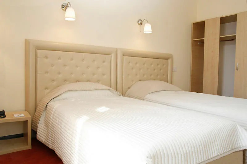 Capitol Hotel Бухарест