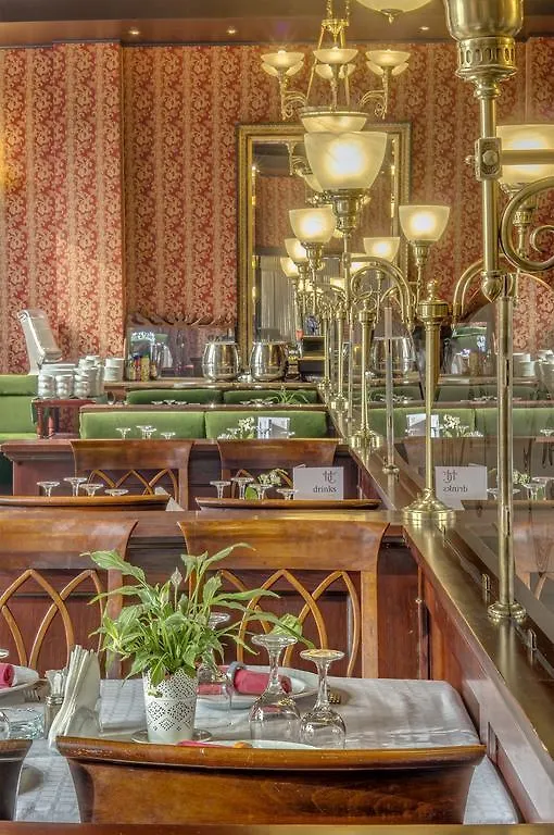 Capitol Hotel Boekarest 4*,