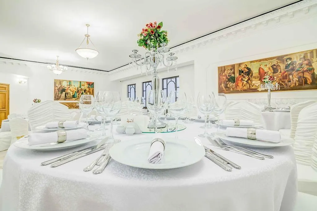 Capitol Hotel Bucarest 4*,
